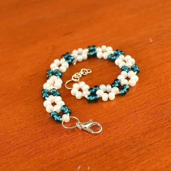 2/$20 Cream and Turquoise Beaded Bracelet - Picture 3 of 3